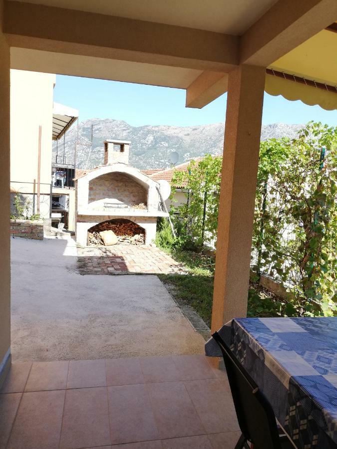 Ruza Apartments Kotor Luaran gambar