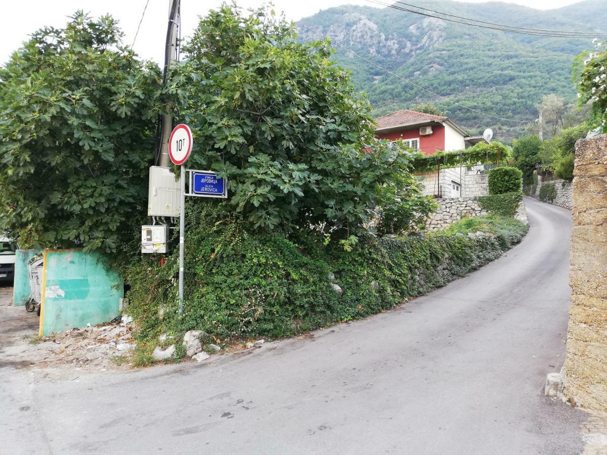 Ruza Apartments Kotor Luaran gambar